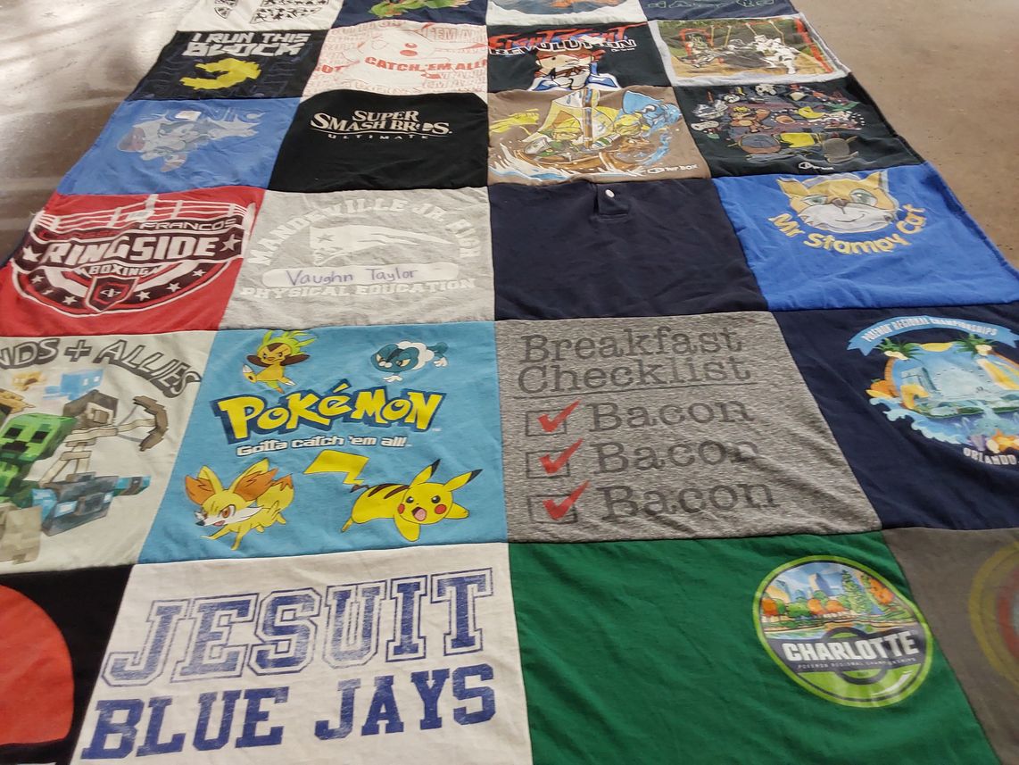 T-shirt quilt featuring blue jays by Bridgette from LA