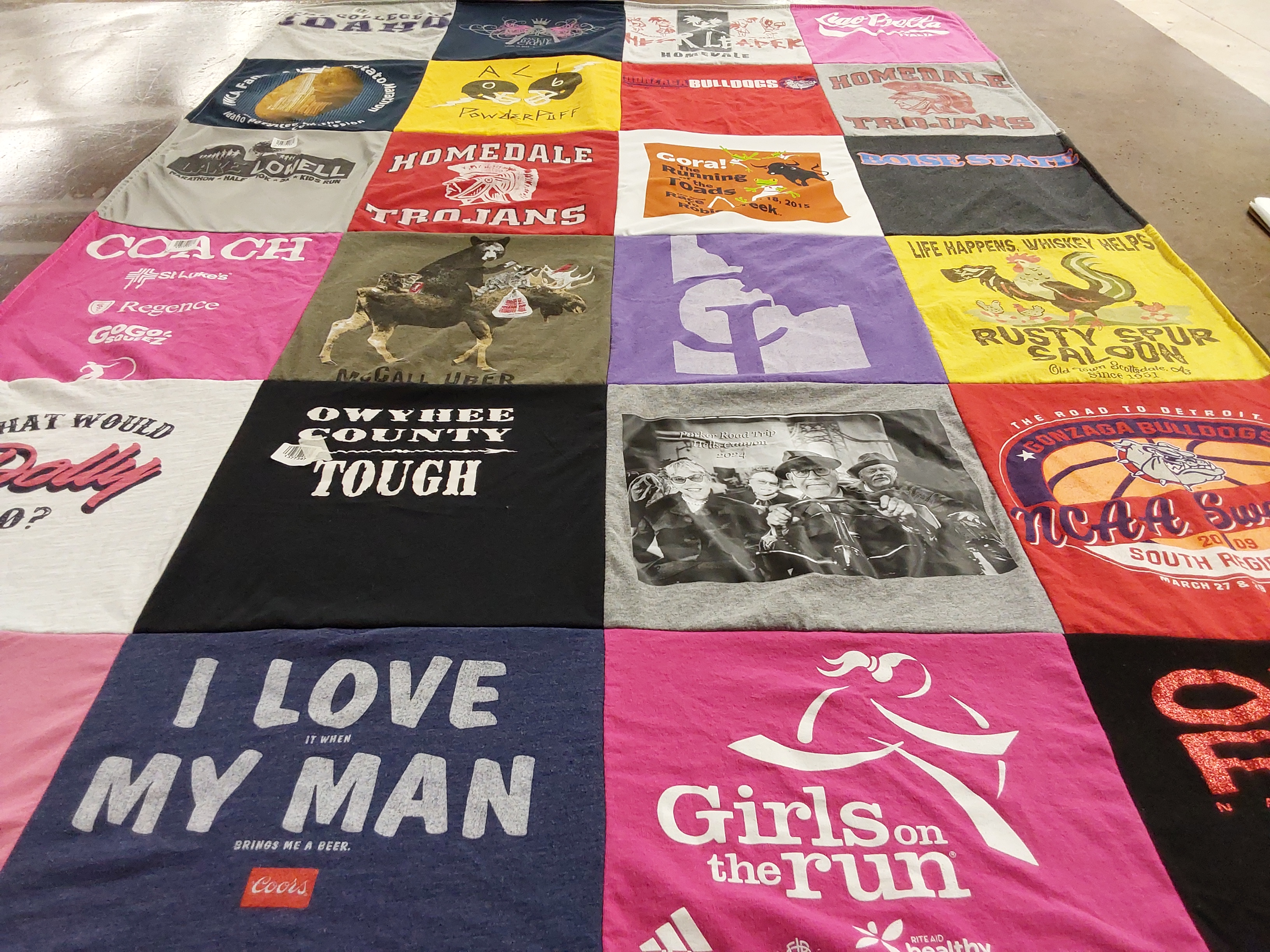 T-shirt quilt featuring gonzaga bulldogs by Caitlin from ID