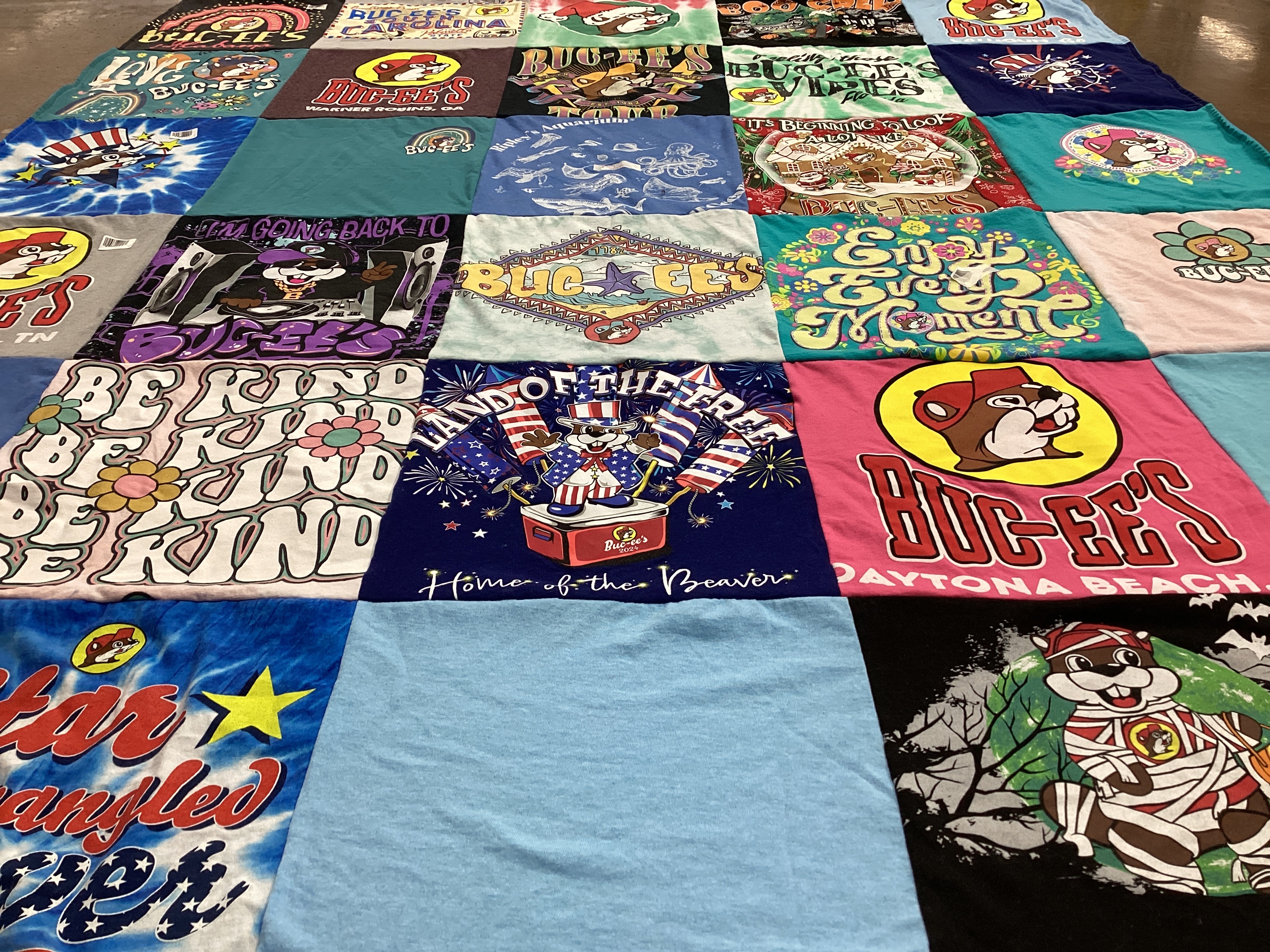 T-shirt quilt with travel, road trips themes by Lynnette from FL