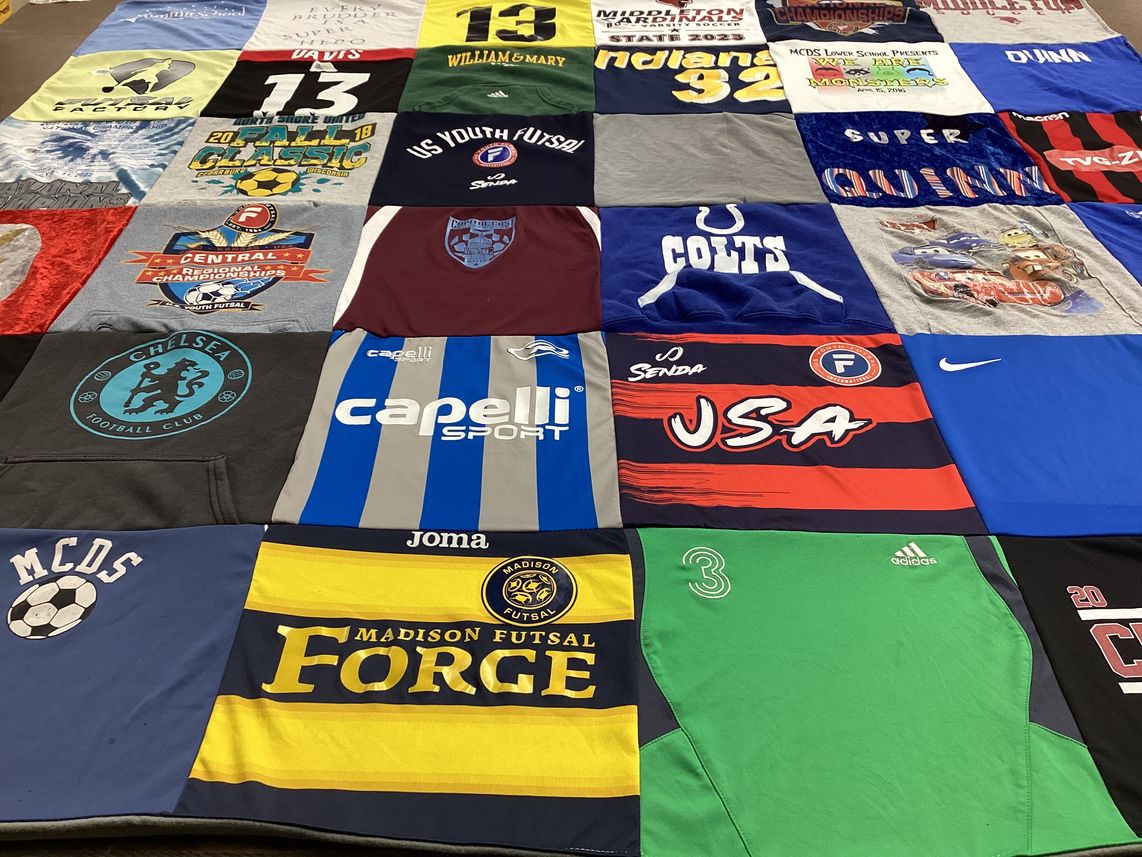 T-shirt quilt featuring chelsea football club by Devon from WI