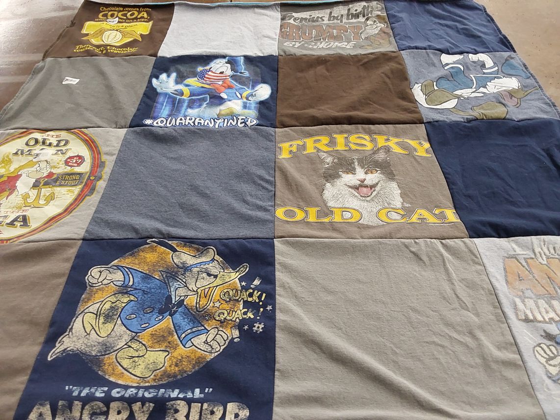 T-shirt quilt with cats, comics themes by Tamara from OH