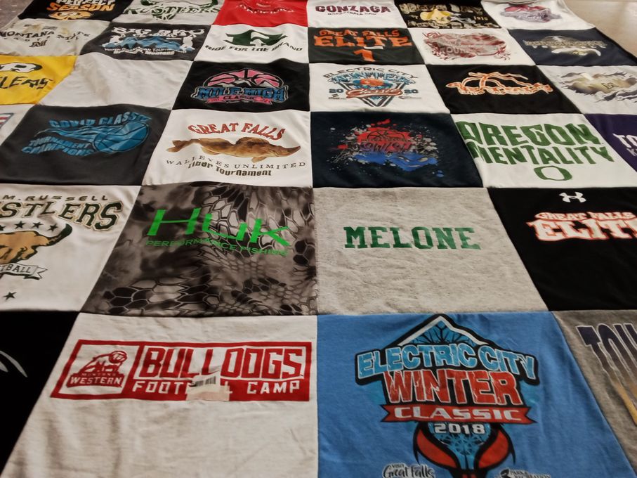 T-shirt quilt featuring western bulldogs by Rachel from MT