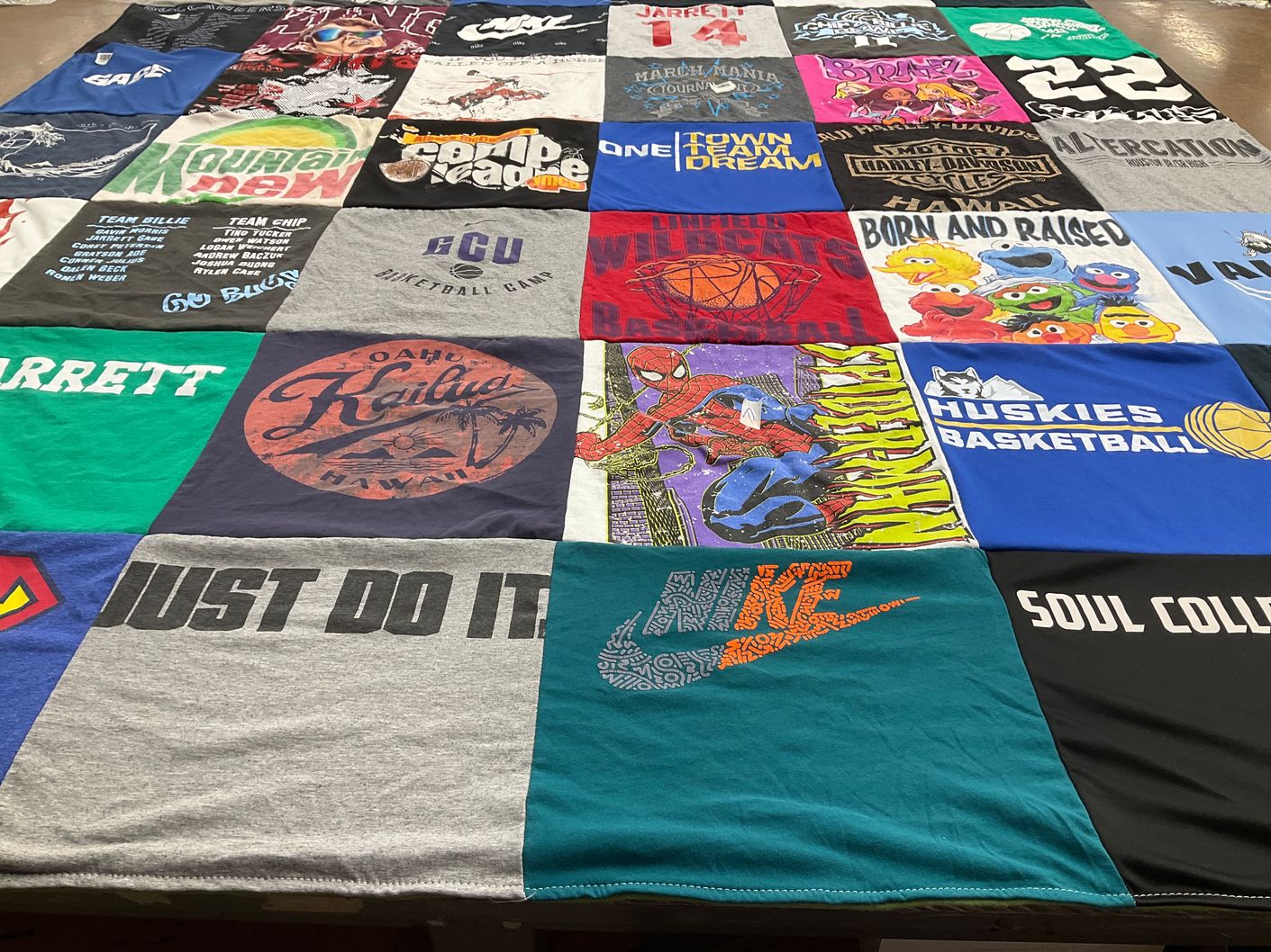 T-shirt quilt featuring huskies basketball team by Dalon from AK