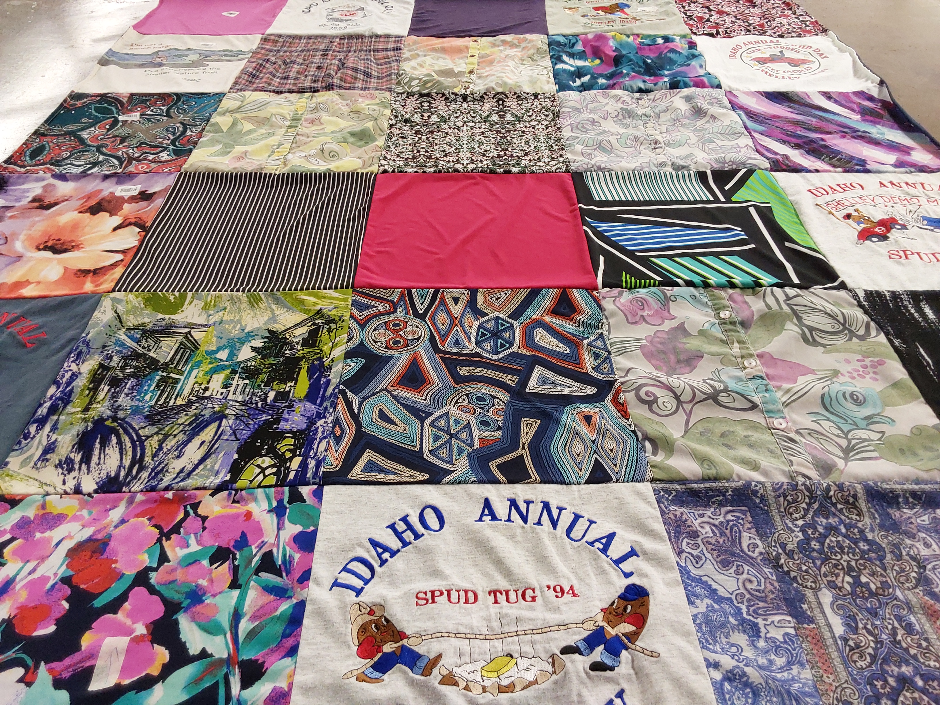 T-shirt quilt with quilting, textiles themes by Holly from ID