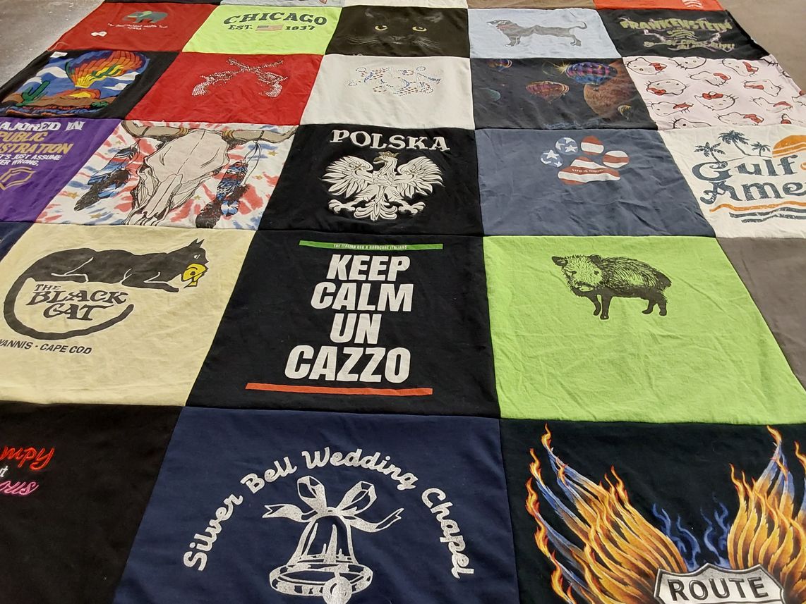 T-shirt quilt with travel, animals themes by Zenia from AZ