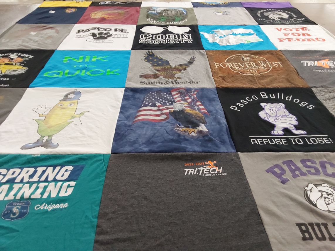 T-shirt quilt featuring pasco bulldogs by Elisa from WA