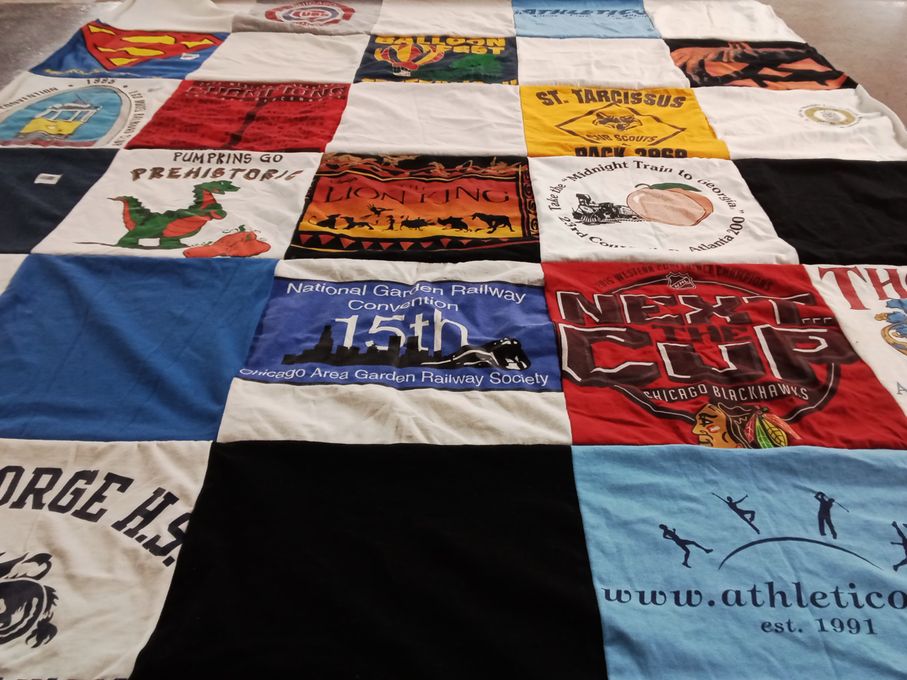 T-shirt quilt featuring chicago blackhawks by Gigi from IL