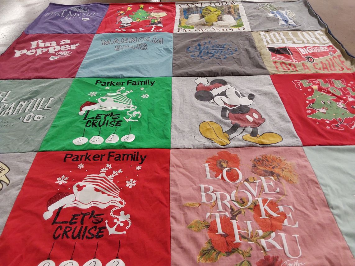 T-shirt quilt with cruising, holiday themes by Beth from FL