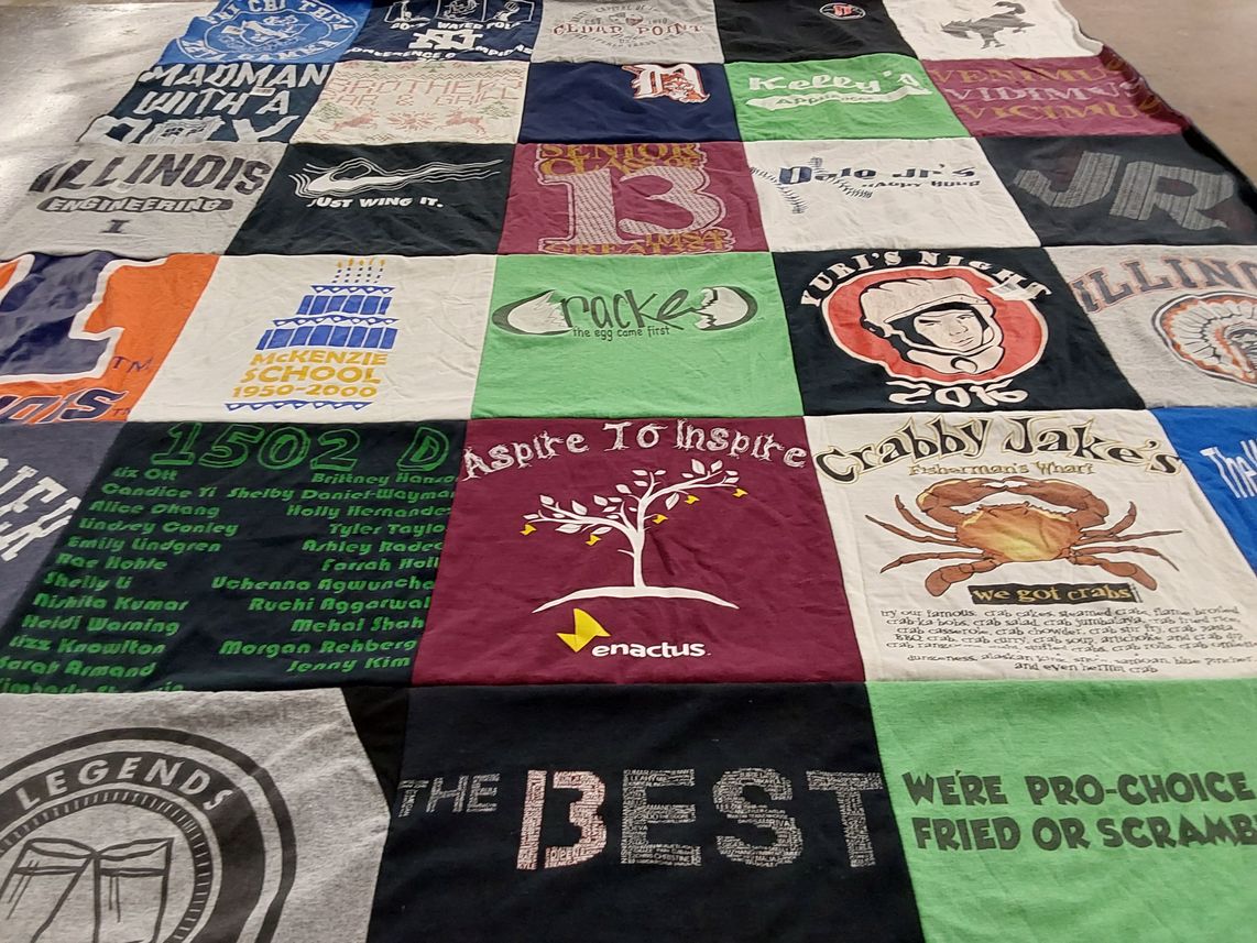 T-shirt quilt from university of illinois by Heidi from PA