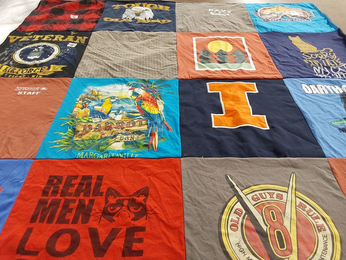 T-shirt quilt from university of illinois by Linda from NC