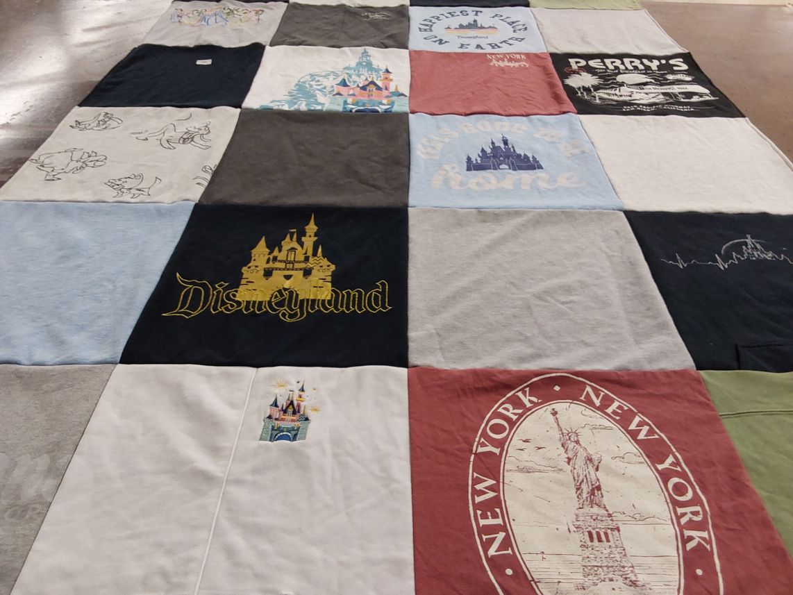 T-shirt quilt with theme parks, travel themes by Marion from CA
