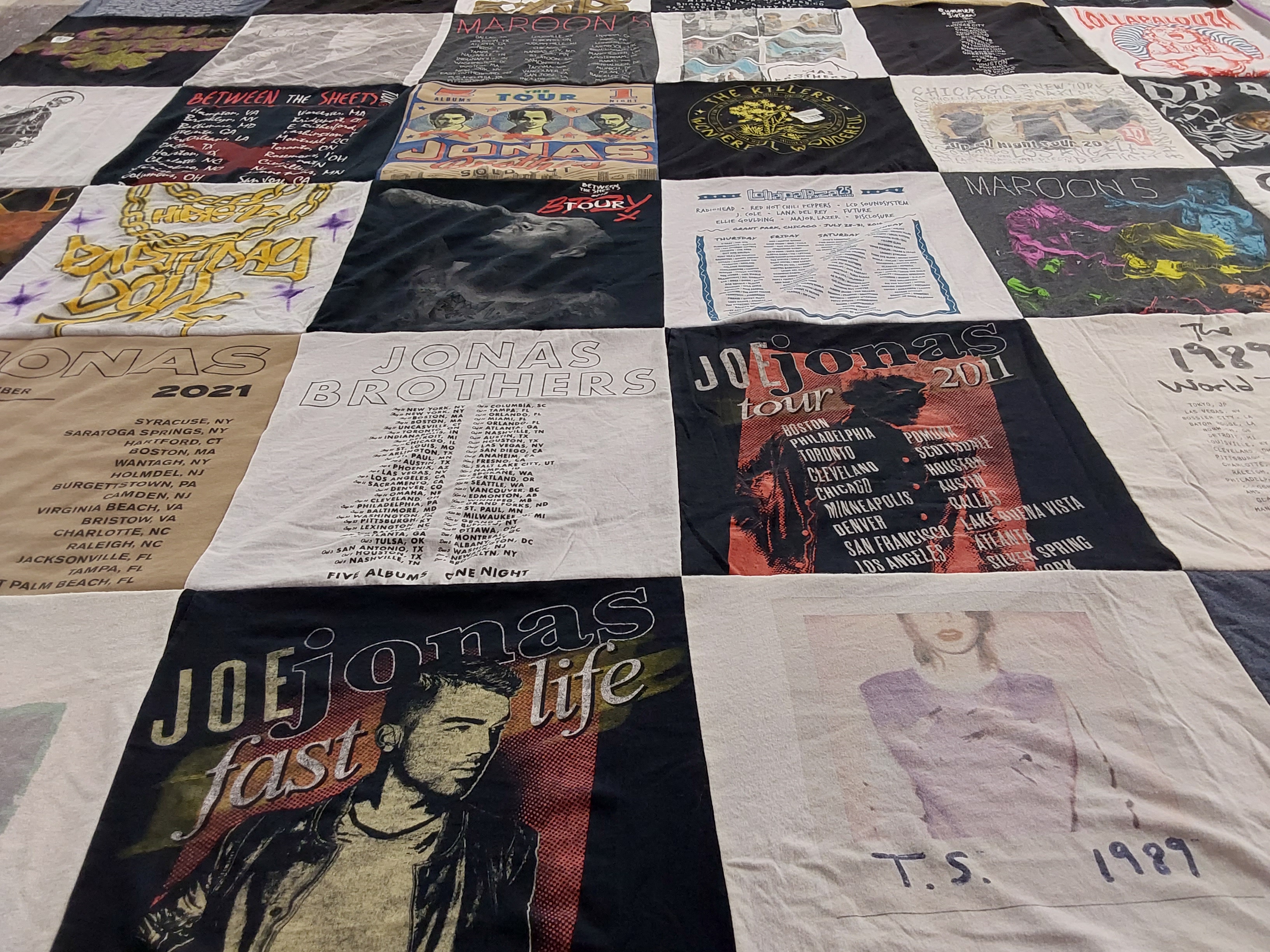 T-shirt quilt with music, concerts themes by Hiba from IL