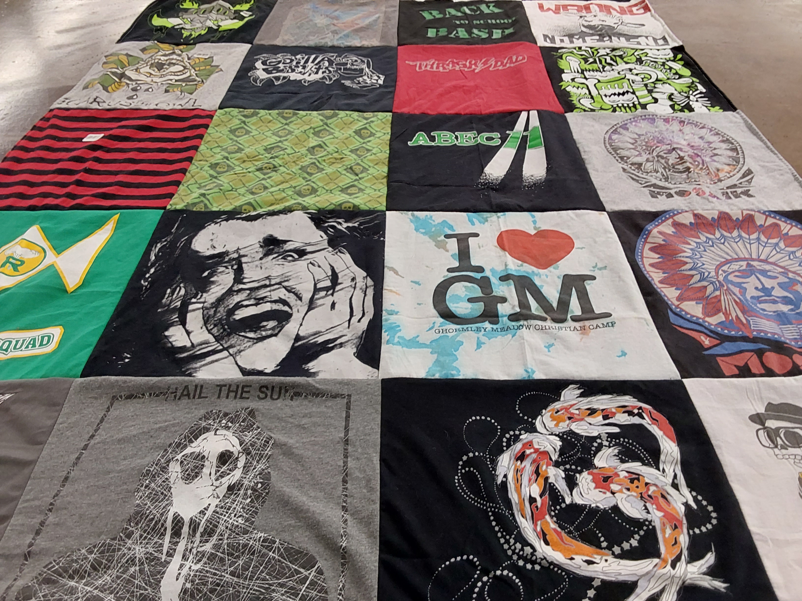 T-shirt quilt with music, art themes by Tristan from WA