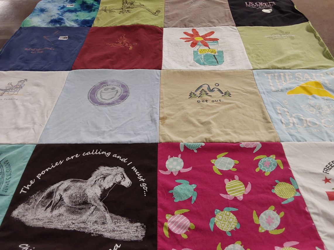 T-shirt quilt with outdoors, animals themes by Carol from GA