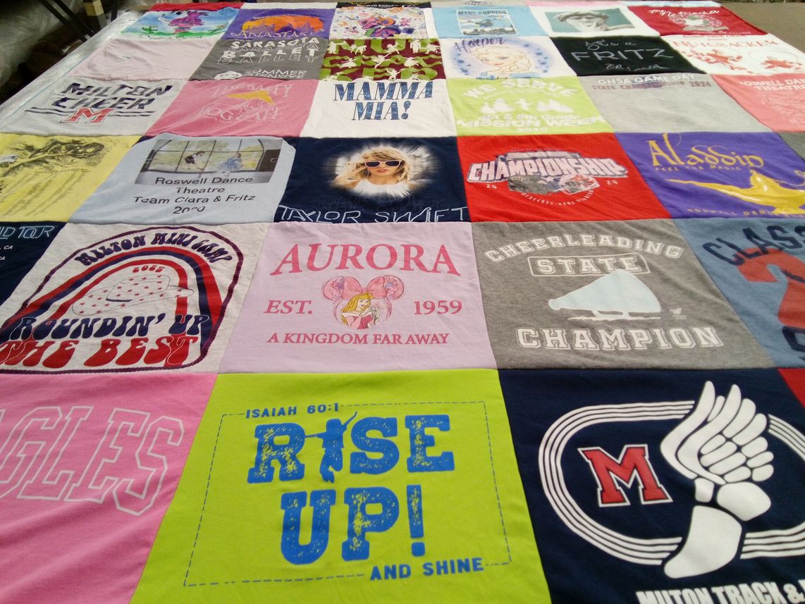 T-shirt quilt featuring cheerleading team by Jill from GA