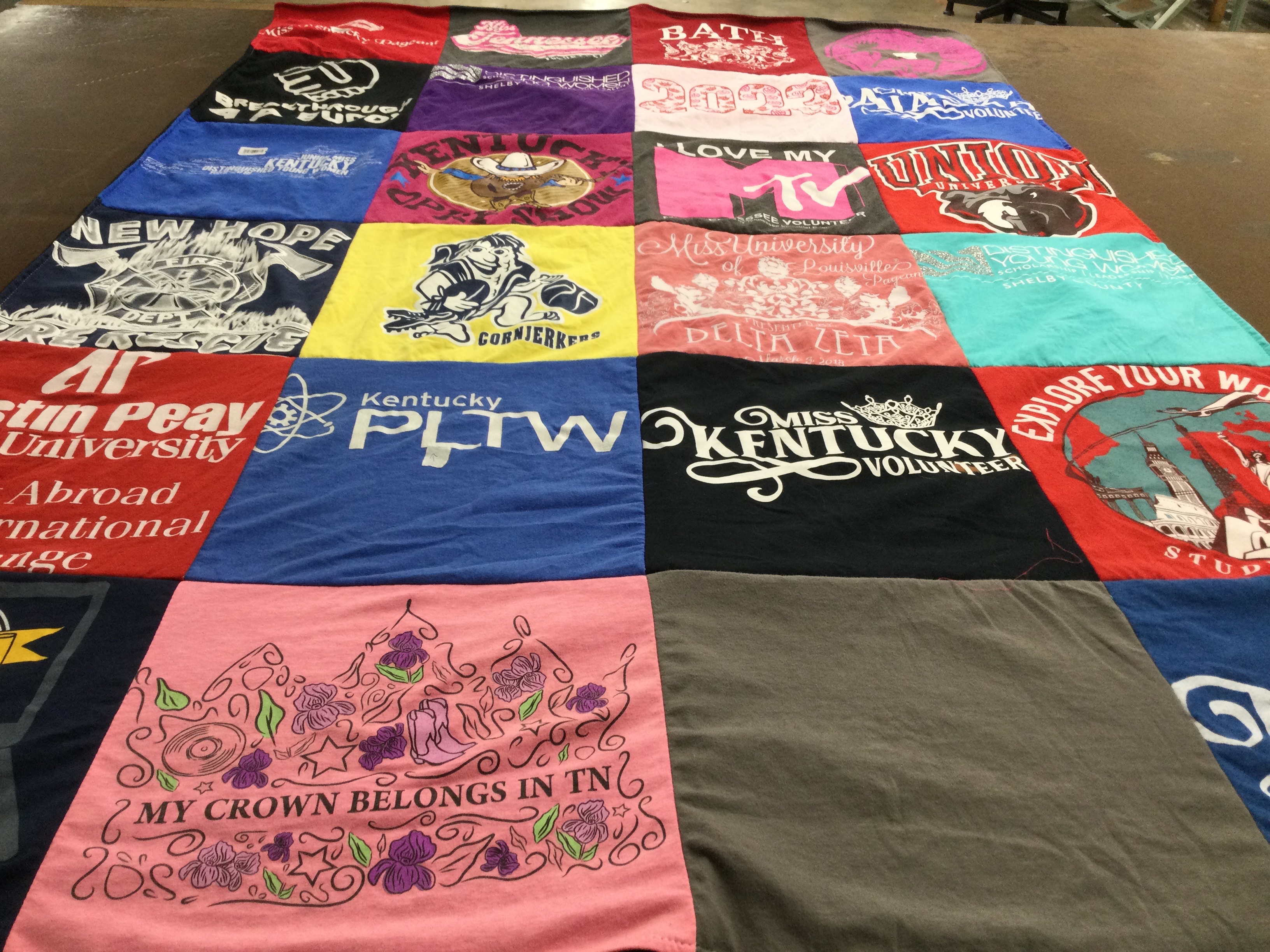 T-shirt quilt from austin peay university by Thompson from KY