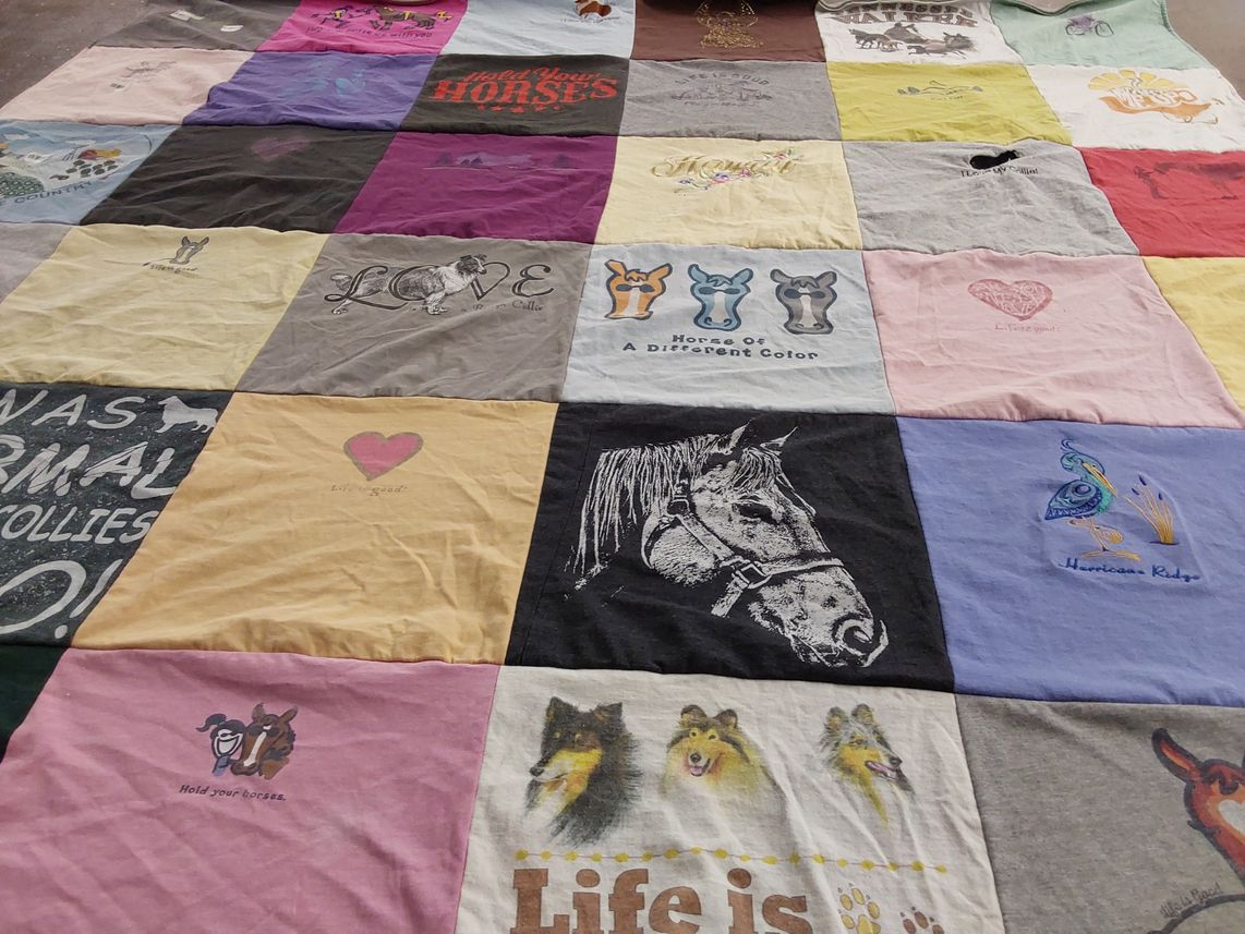T-shirt quilt with animals, horses themes by Holly from CO