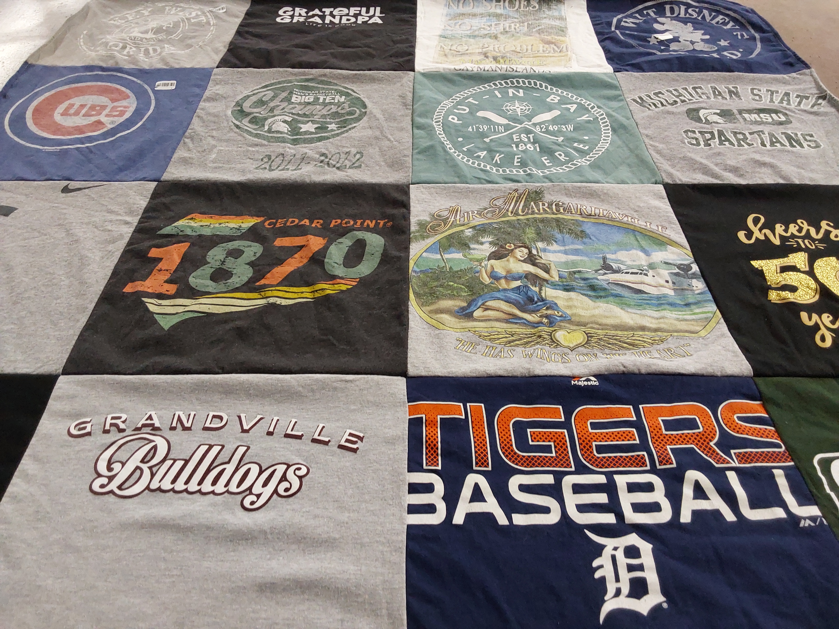 T-shirt quilt featuring chicago cubs, detroit tigers by Ruth from MI