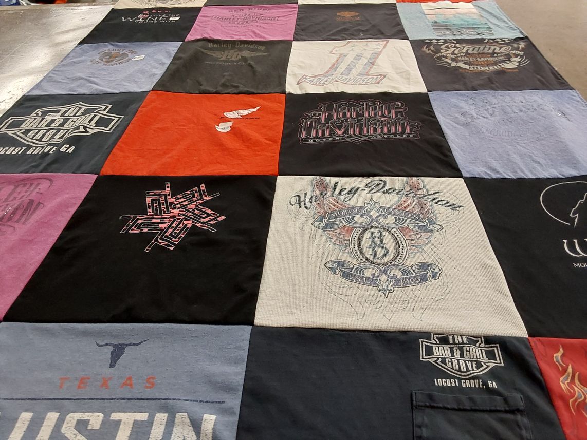 T-shirt quilt with motorcycles, barbecue themes by Heike from GA