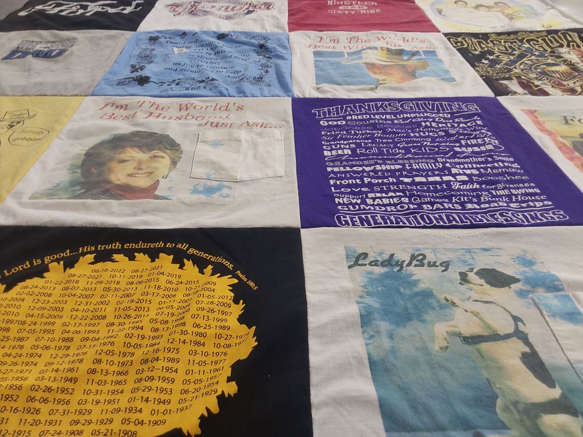 T-shirt quilt with family, thanksgiving themes by Kana from AL
