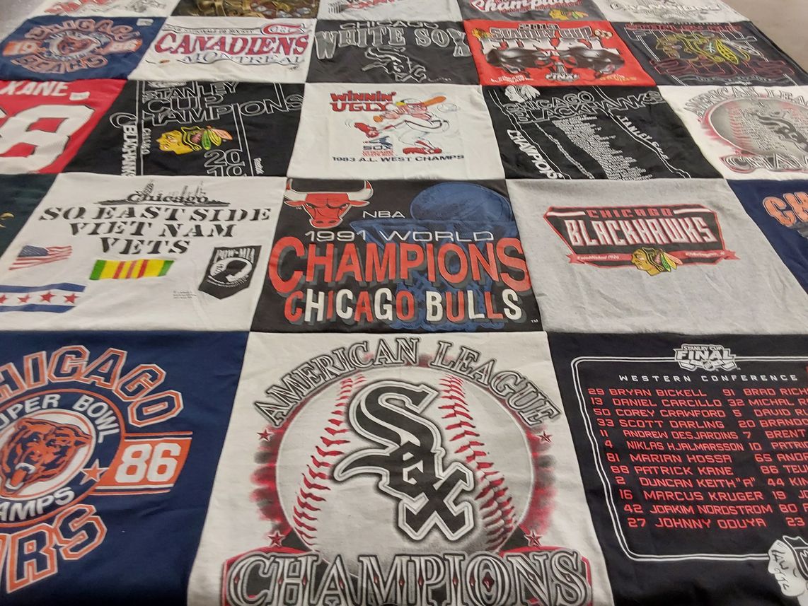 T-shirt quilt featuring chicago blackhawks, chicago bulls by Paulette from FL