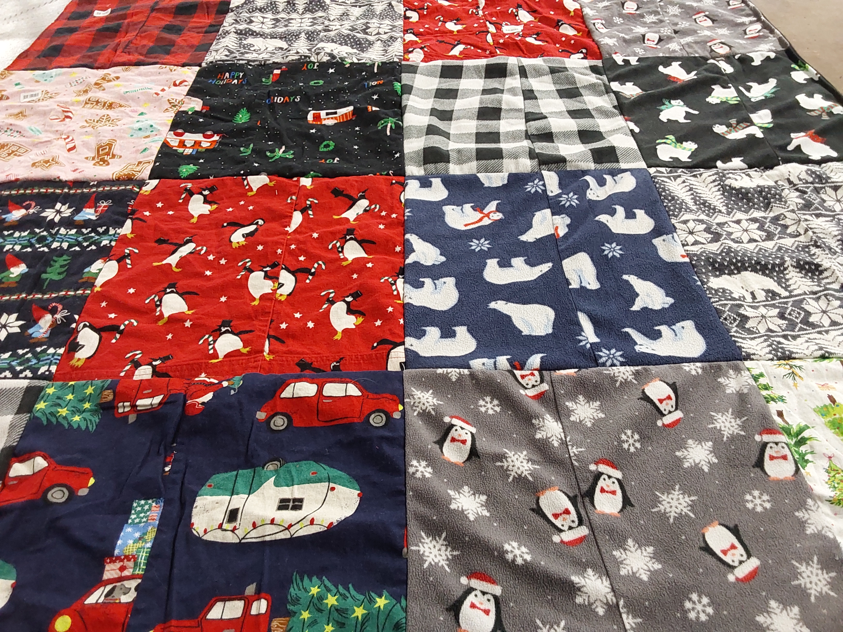 T-shirt quilt with winter, christmas themes by Caroline from WA