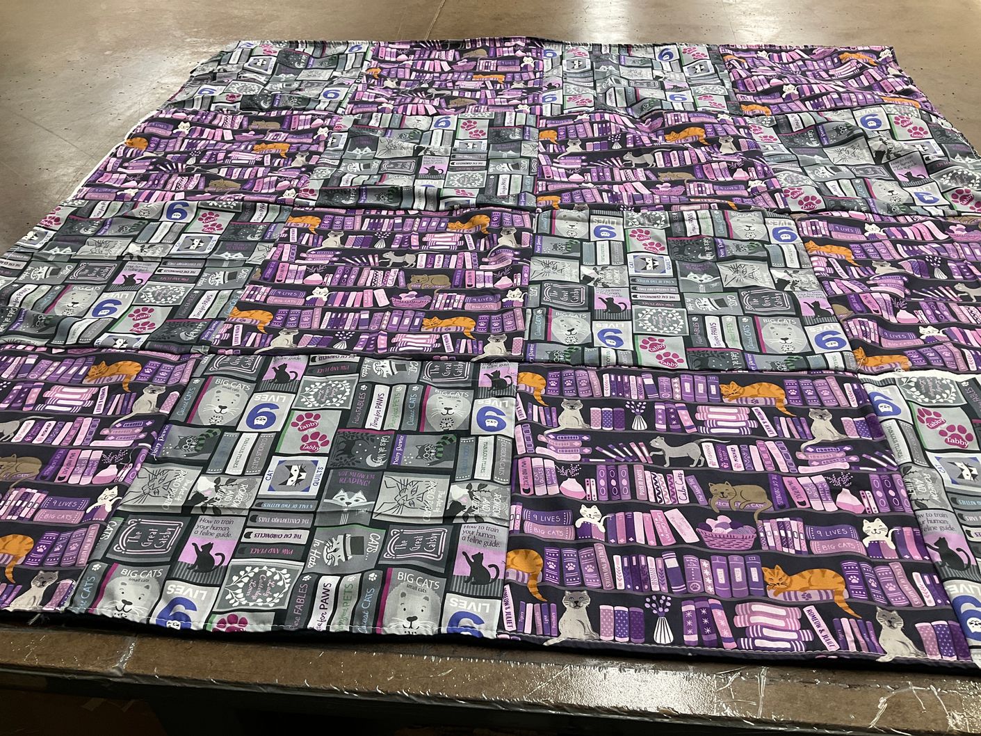 T-shirt quilt with animals, cats themes by Dominique from AZ
