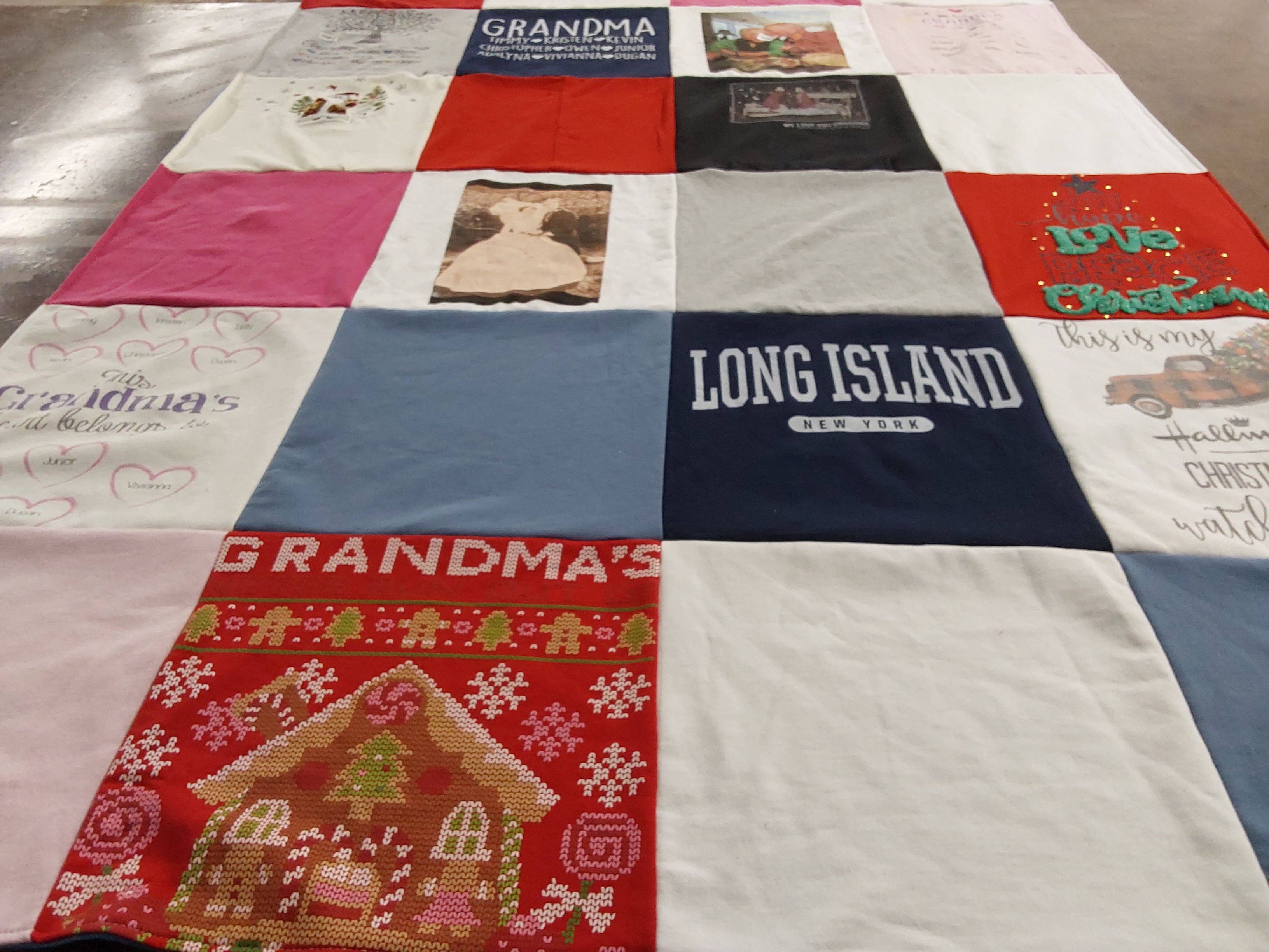 T-shirt quilt with family, christmas themes by Patrick from GA