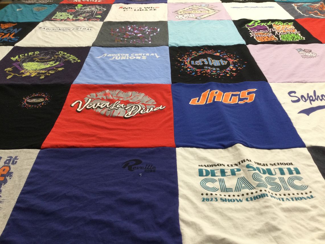 T-shirt quilt featuring jags by Leahbeth from MS