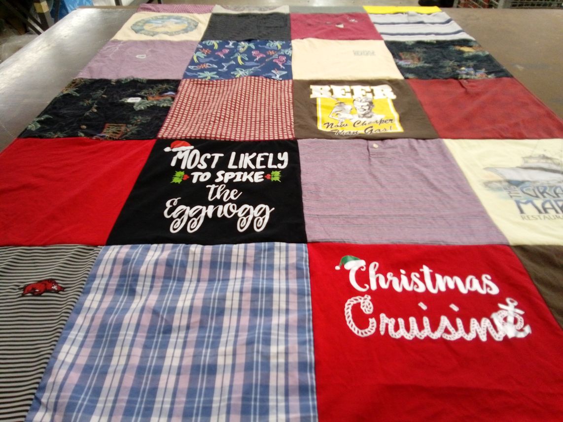 T-shirt quilt with christmas, festivities themes by Lenore from AR
