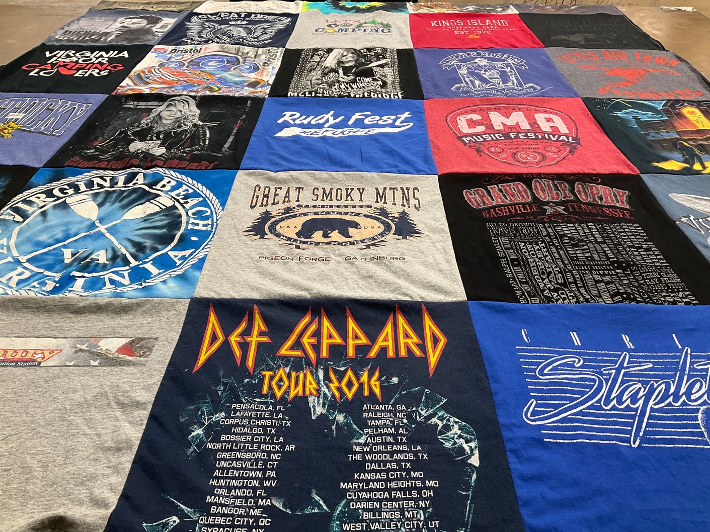 T-shirt quilt with travel, souvenirs themes by Lillian from OH