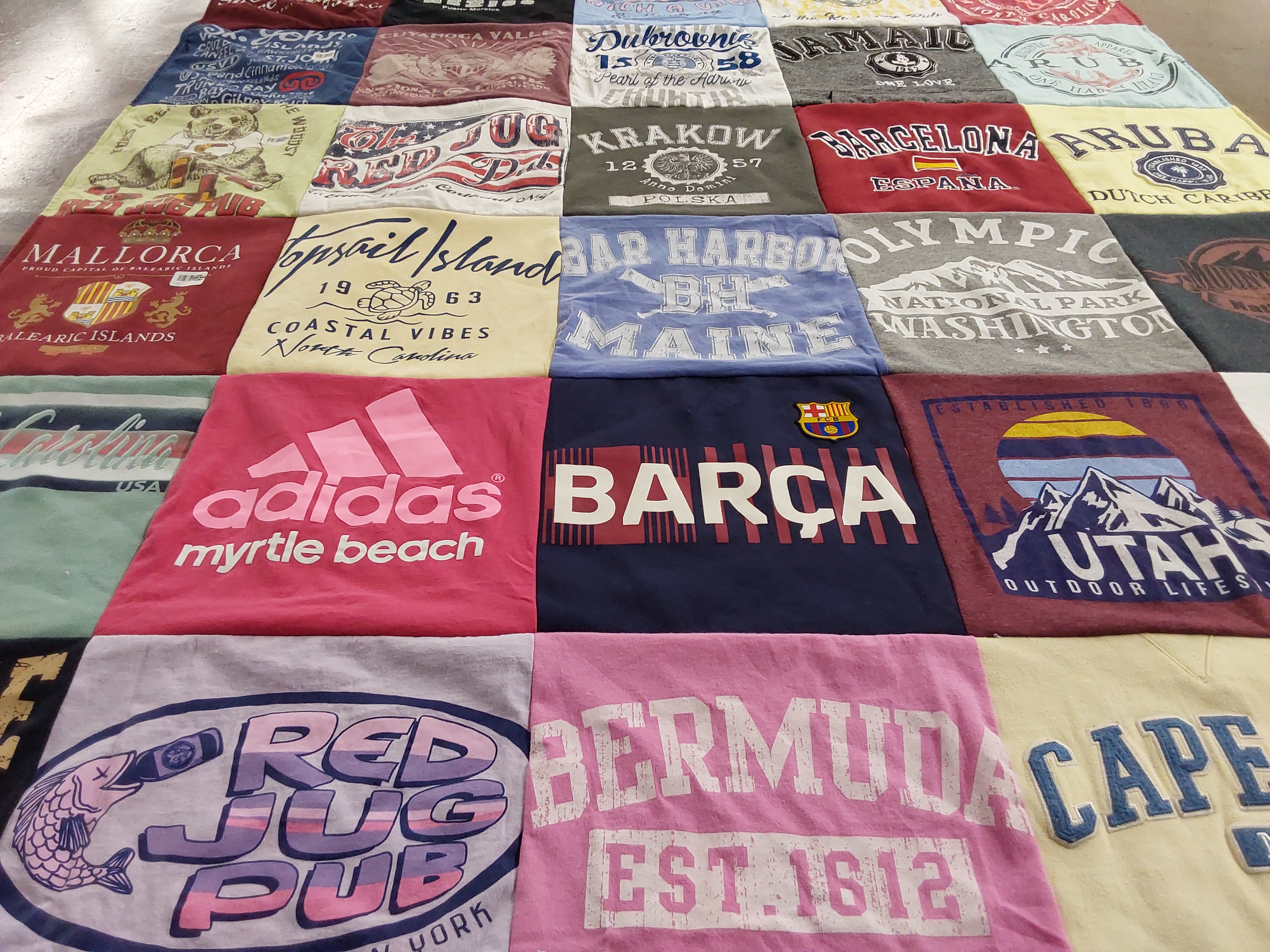 T-shirt quilt with travel, beach themes by Lindsay from NY