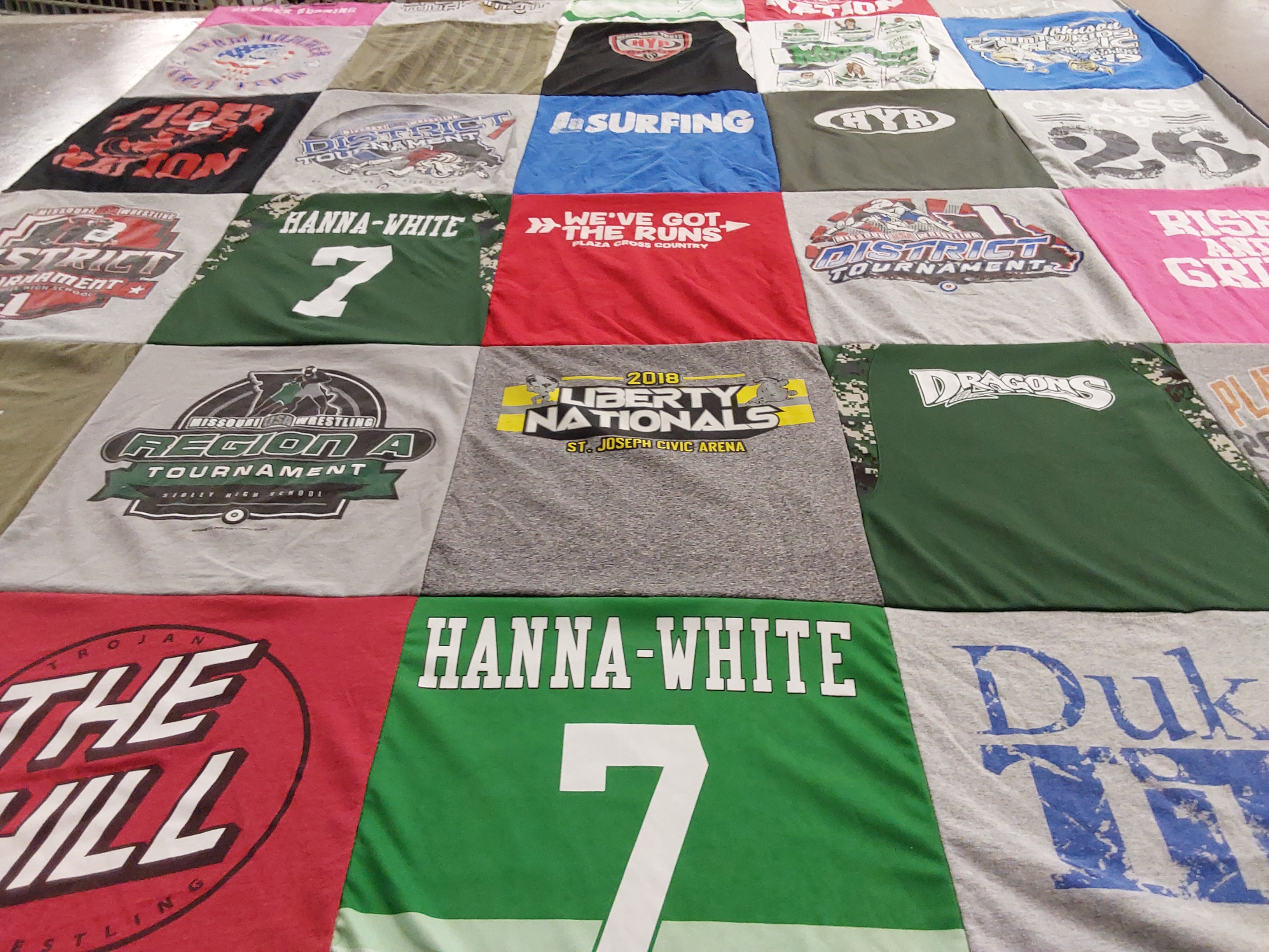 T-shirt quilt featuring hanna-white dragons by Gladys from MO