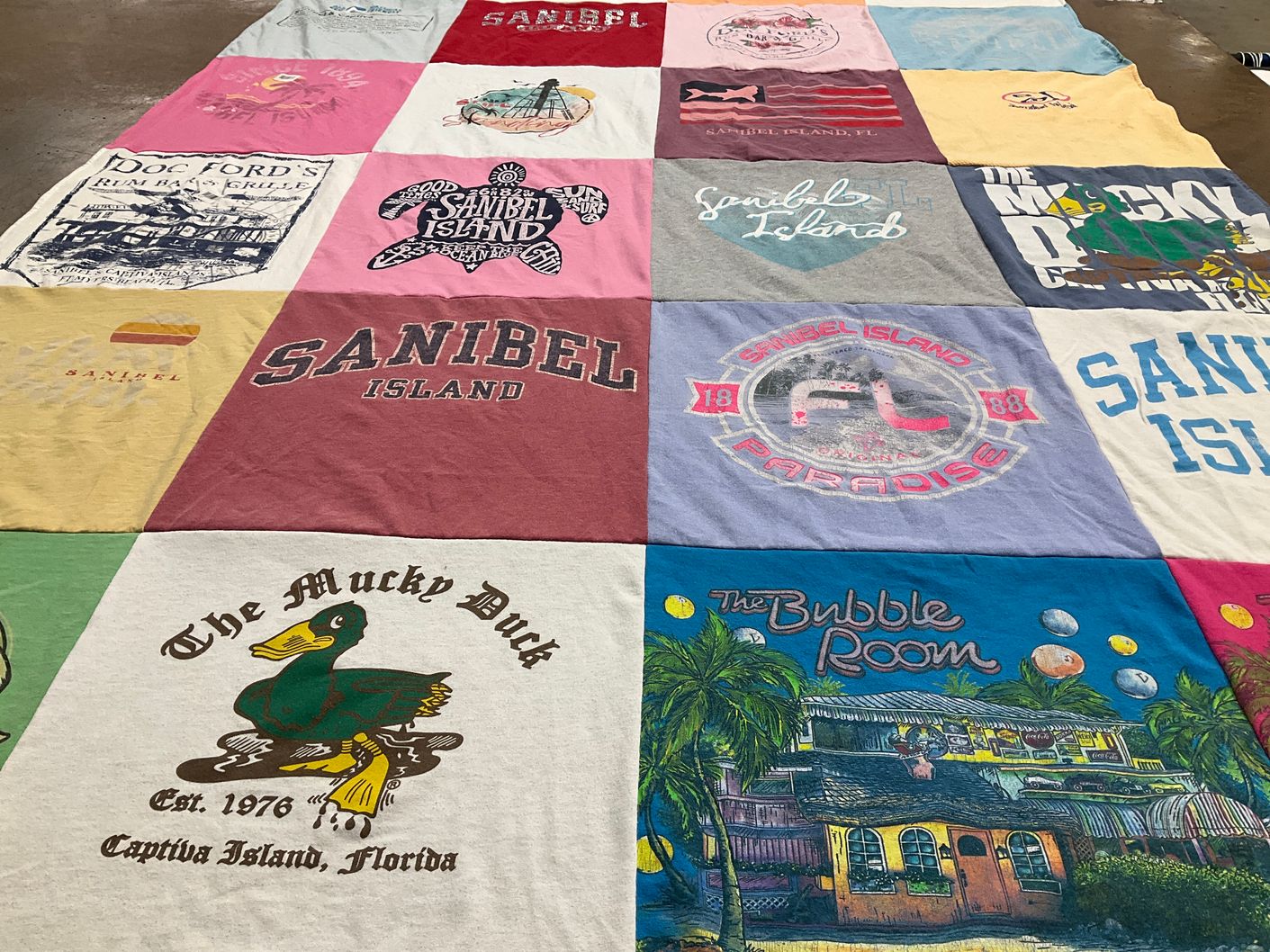 T-shirt quilt with beaches, vacation themes by Aleece from AL