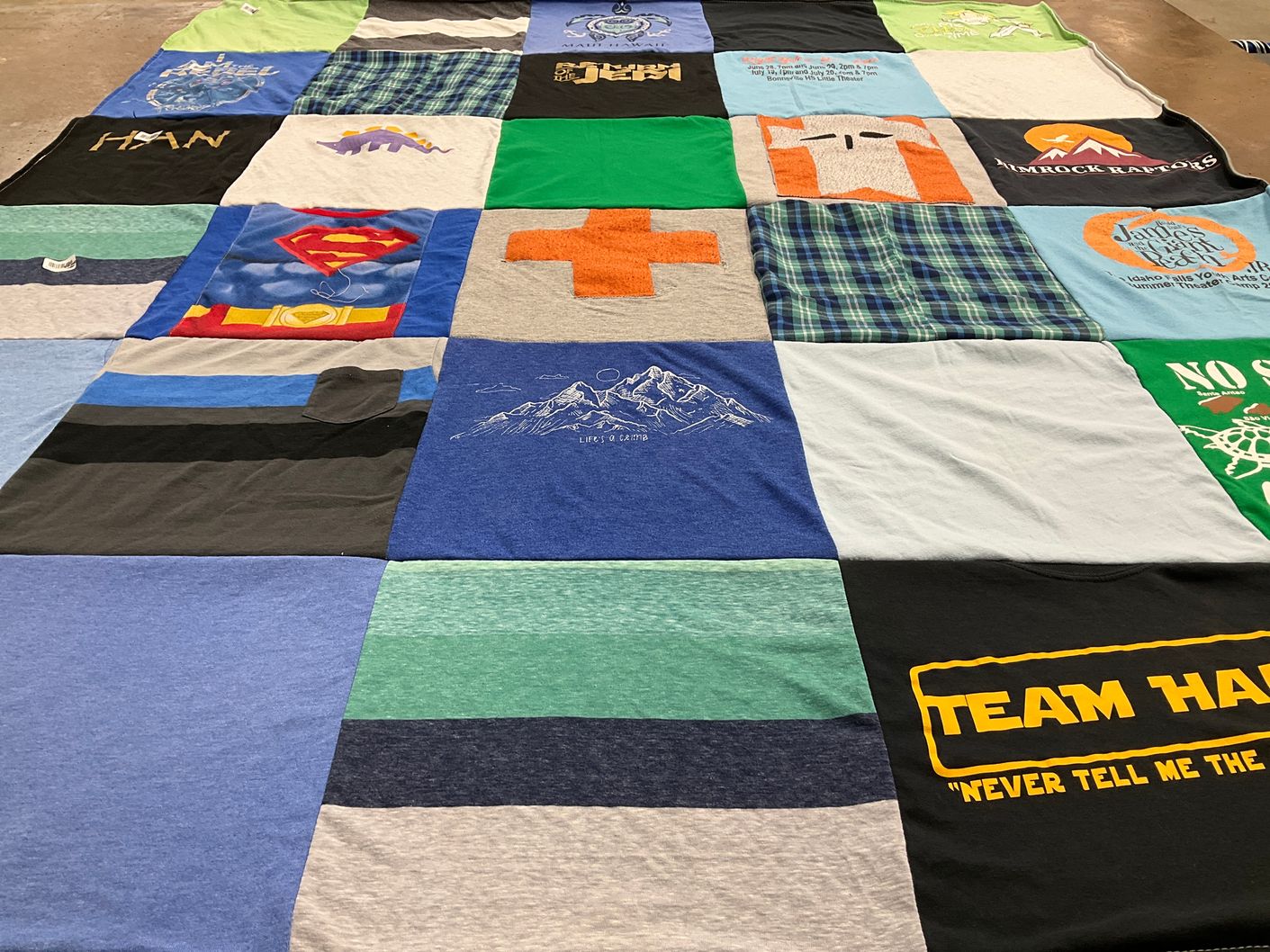 T-shirt quilt with comics, outdoors themes by Liandra from UT