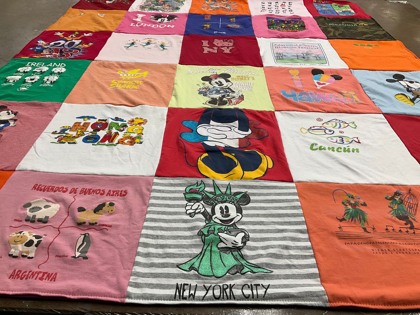T-shirt quilt with travel, disney themes by Chihiro from GA
