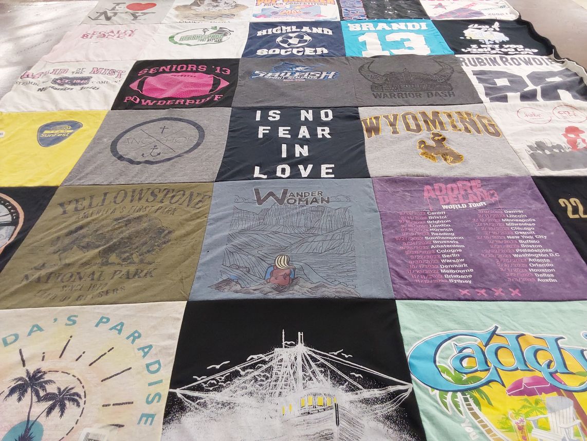 T-shirt quilt with national parks, travel themes by Stephanie from NV