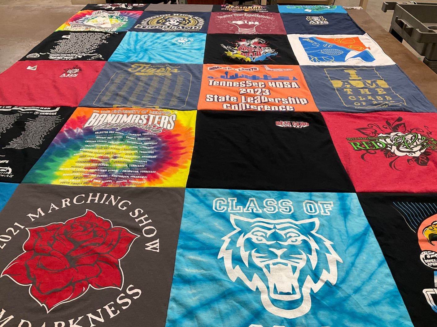 T-shirt quilt featuring tigers by Tijuna from TN
