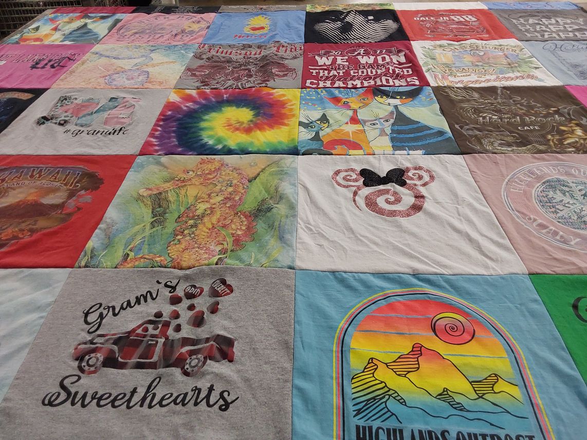 T-shirt quilt with beach, cats themes by Pamela from FL