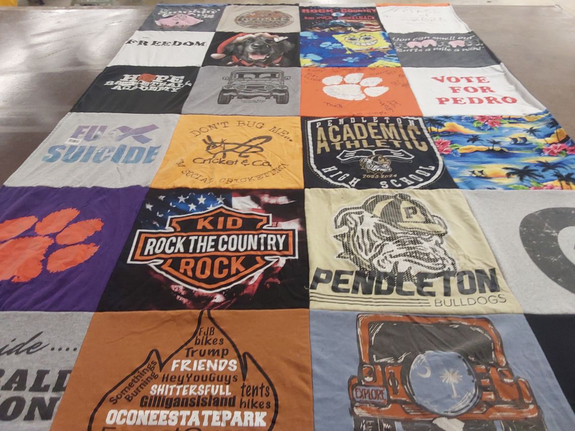 T-shirt quilt featuring pendleton bulldogs by Leslie from SC