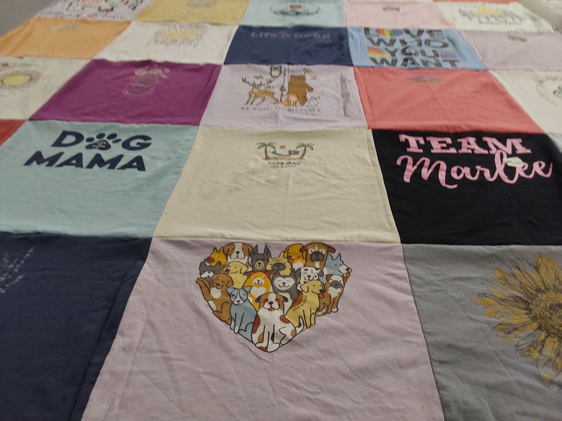 T-shirt quilt with dogs, animals themes by Delores from NJ