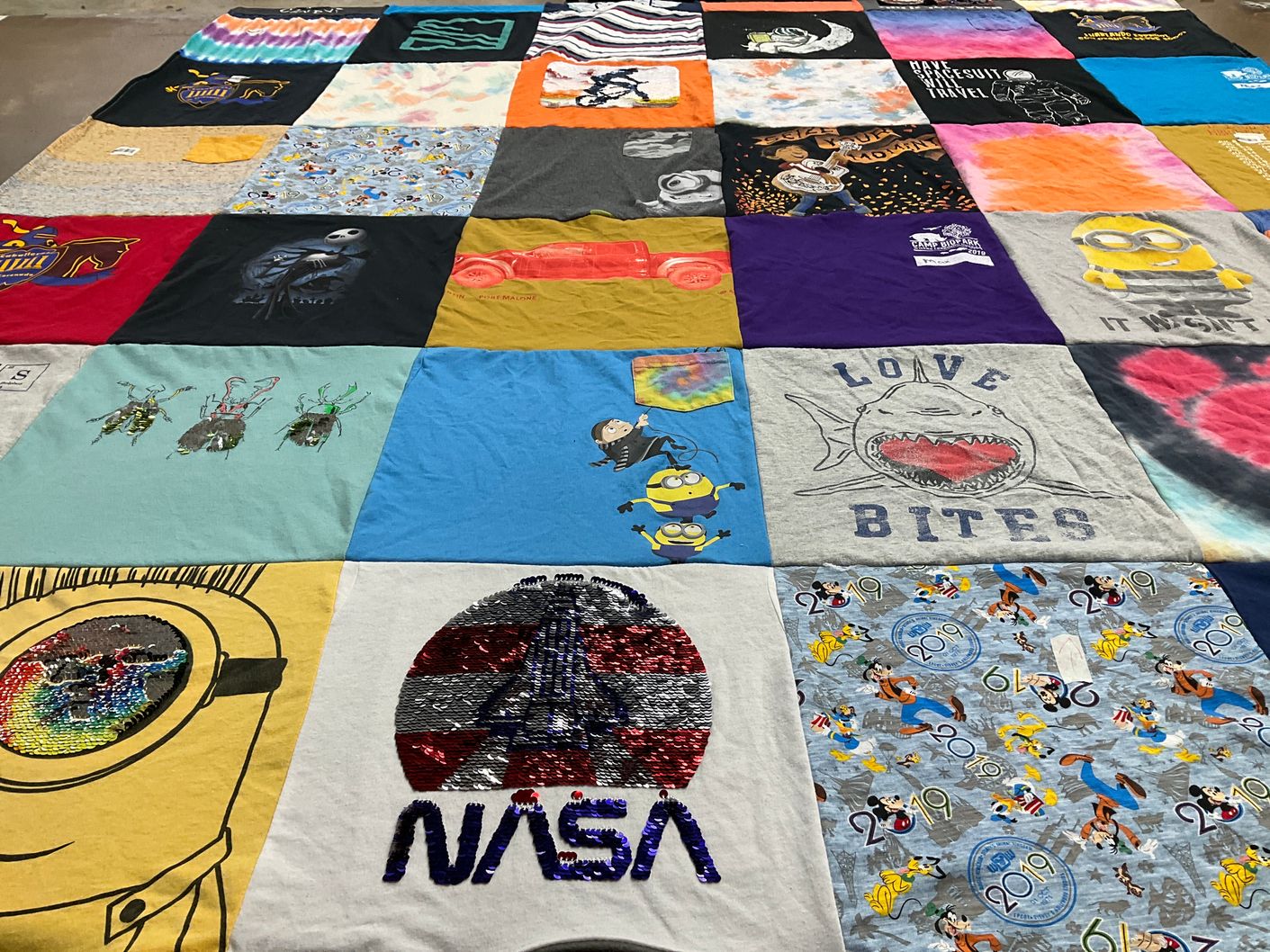 T-shirt quilt with minions, space themes by Jetta Alison from NM