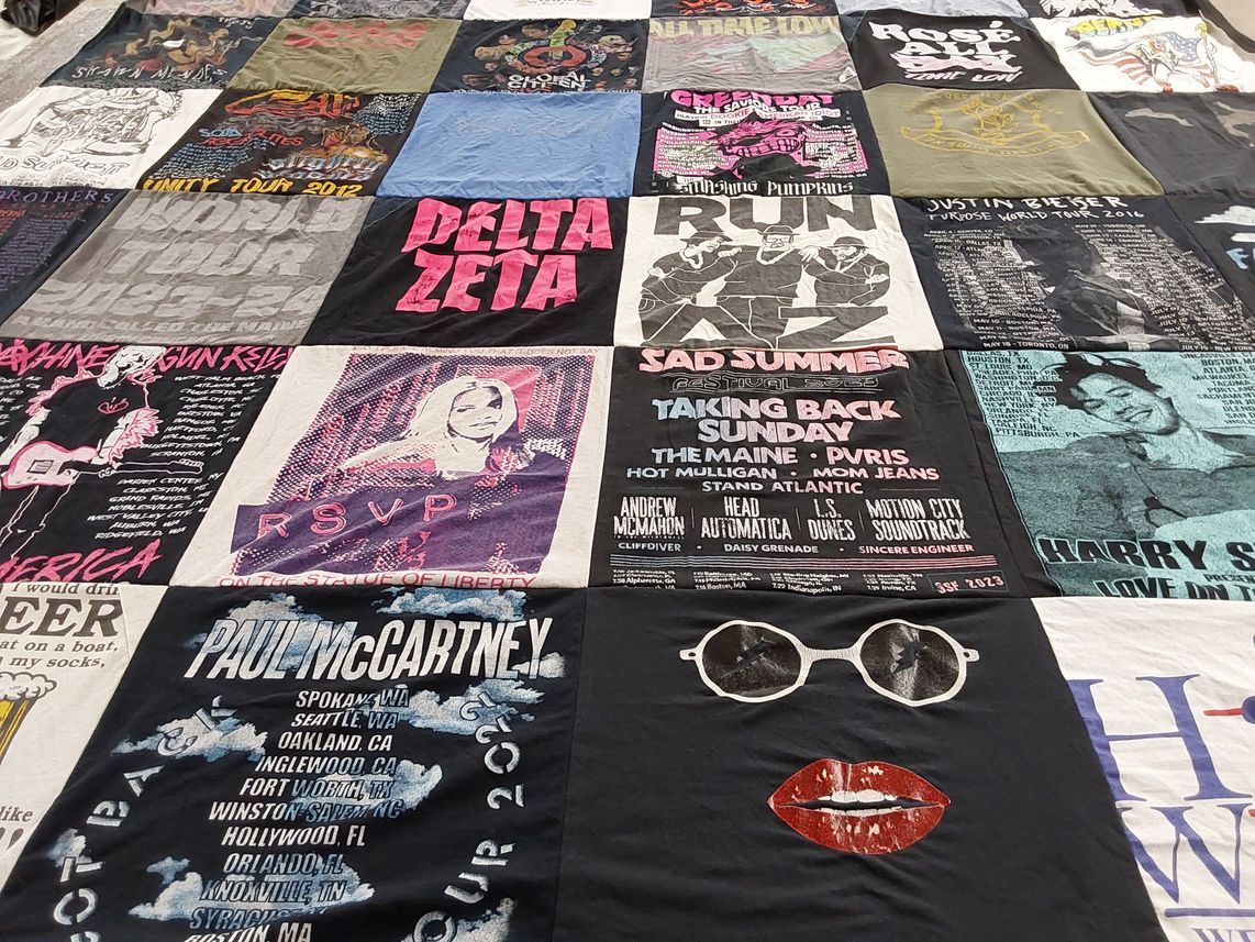 T-shirt quilt with music, concerts themes by Rachel from NY