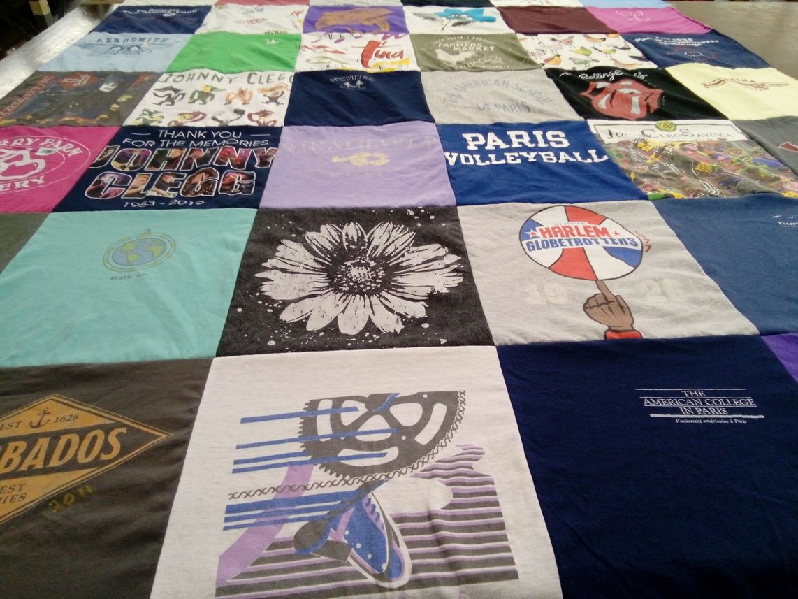 T-shirt quilt from the american college in paris by Anne from MA