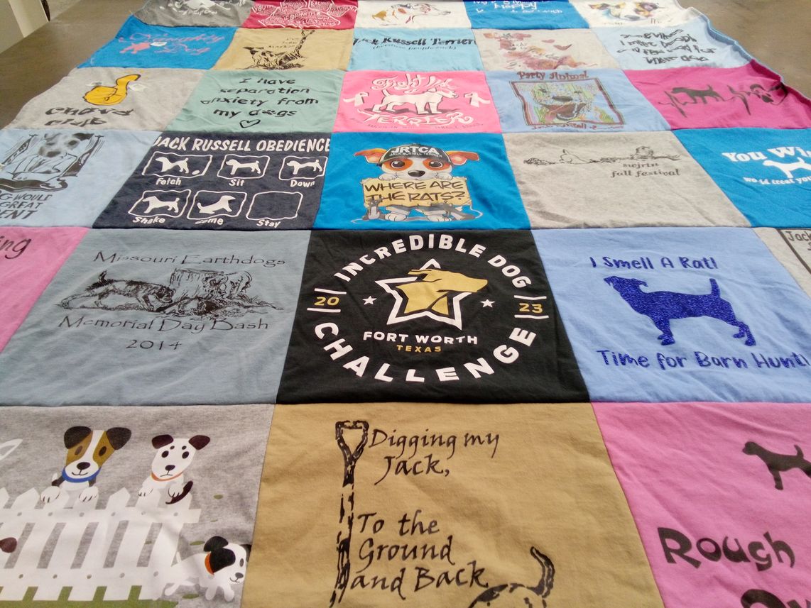 T-shirt quilt with dogs themes by Sarah from OK