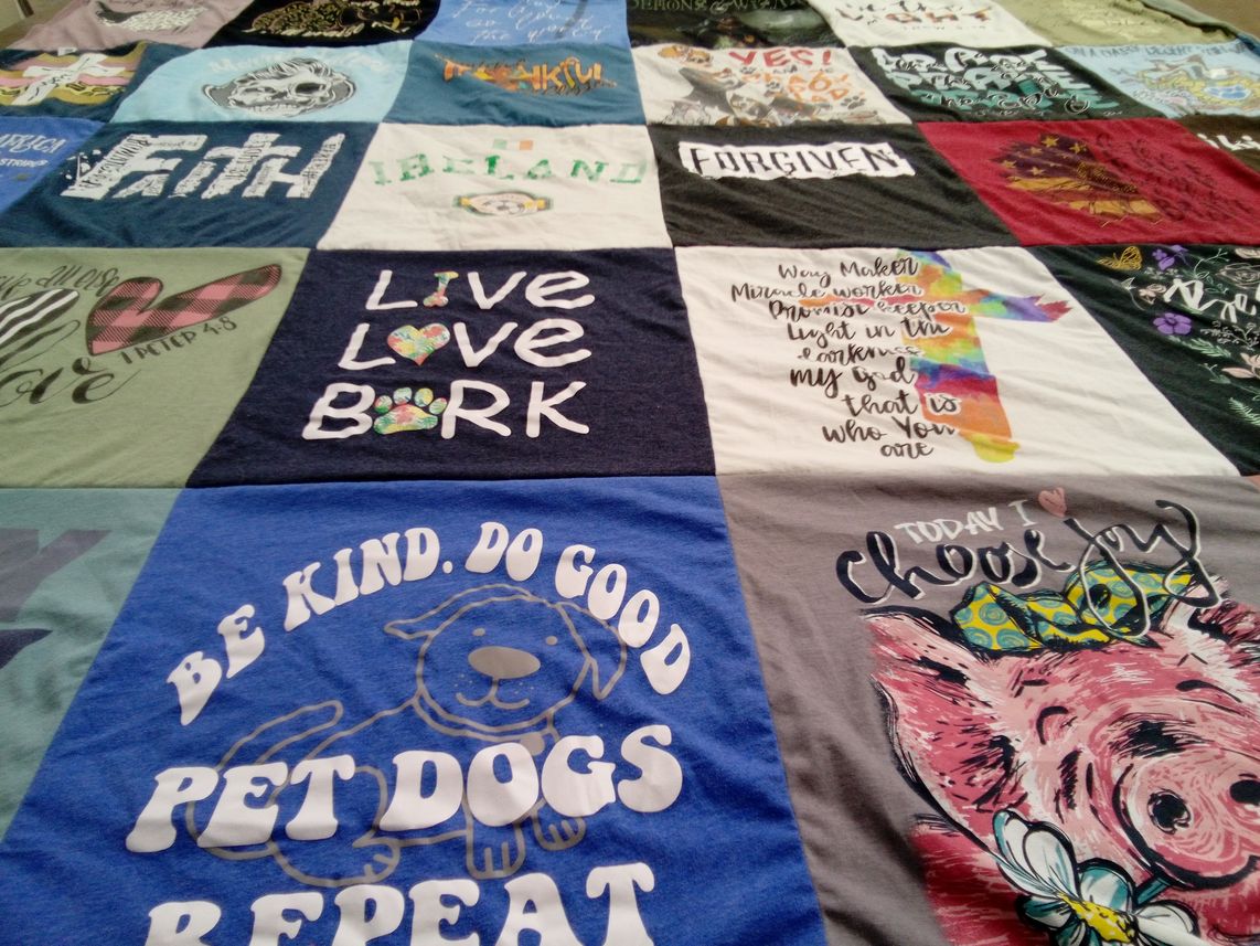 T-shirt quilt with dogs, pets themes by Billie from KY