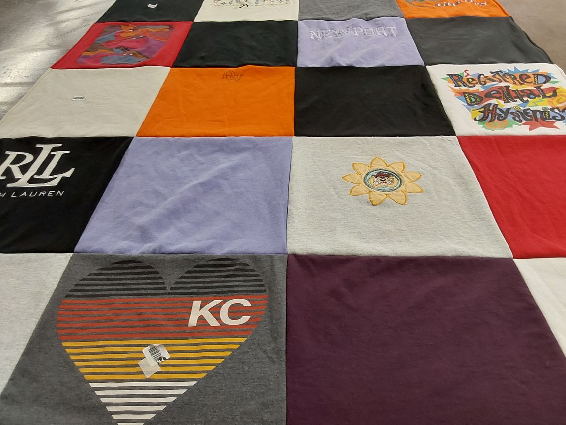 T-shirt quilt with quilting, fashion themes by Connie from MO