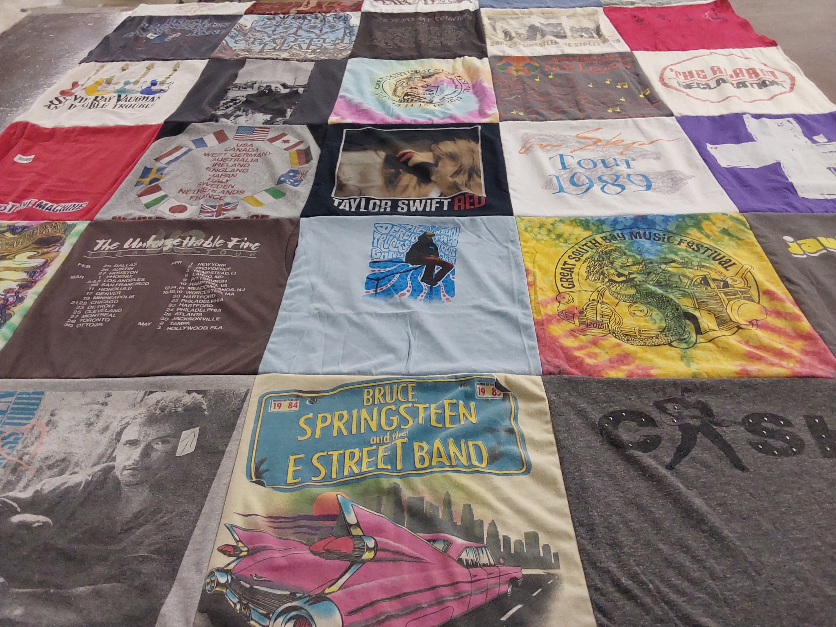T-shirt quilt with music, concerts themes by Rachel from NY