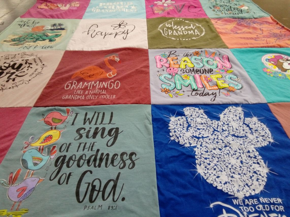 T-shirt quilt with grandparenting, family themes by Andrea from FL