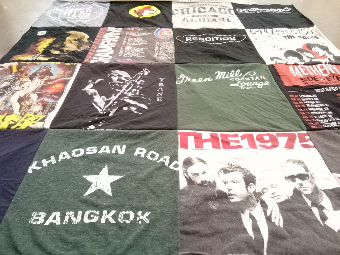 T-shirt quilt from university of illinois at chicago by Andrew from IL